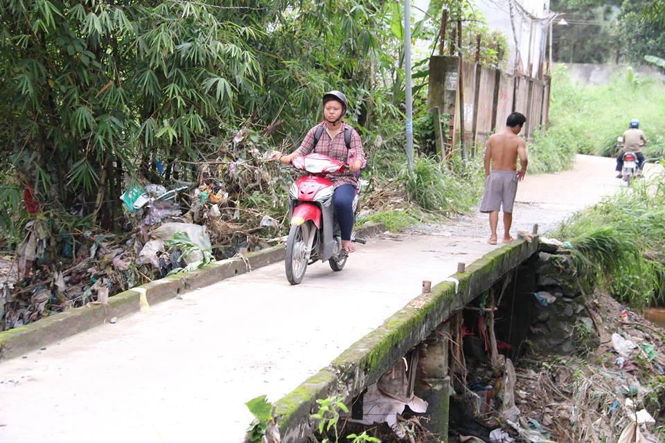 Mưa lớn ở Biên Hòa, một thanh niên bị cuốn trôi cùng xe máy