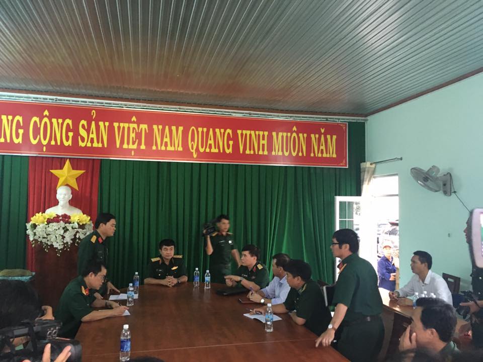 Đến 13 giờ, thượng tướng Võ Văn Tuấn, Phó tổng tham mưu trưởng Quân đội nhân dân Việt Nam đã tới phường Kim Dinh, TP Bà Rịa chỉ đạo để tiếp cận khu vực tìm kiếm.