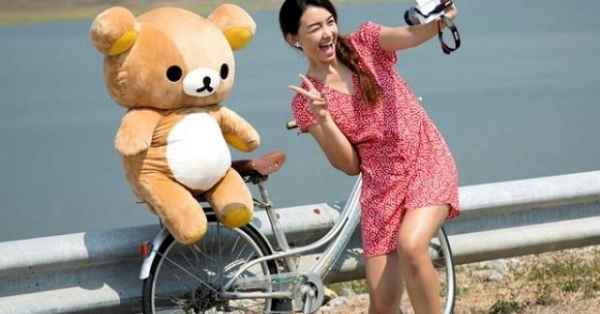 Giới trẻ sốt với trào lưu đưa thú bông đi khắp thế gian
