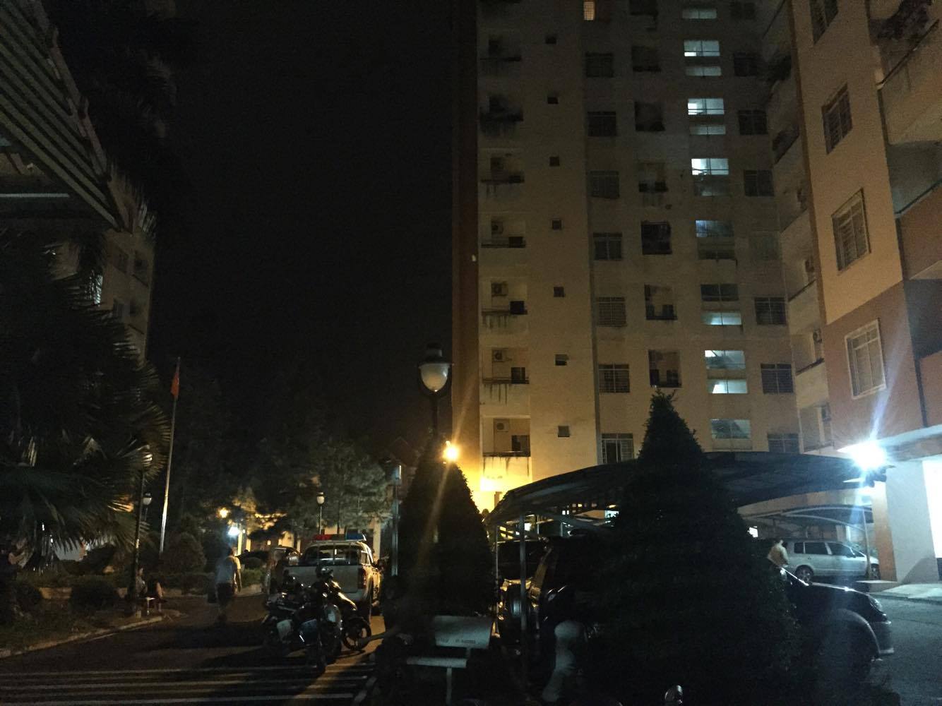 Một người nước ngoài khống chế trẻ em, phụ nữ ở TP HCM