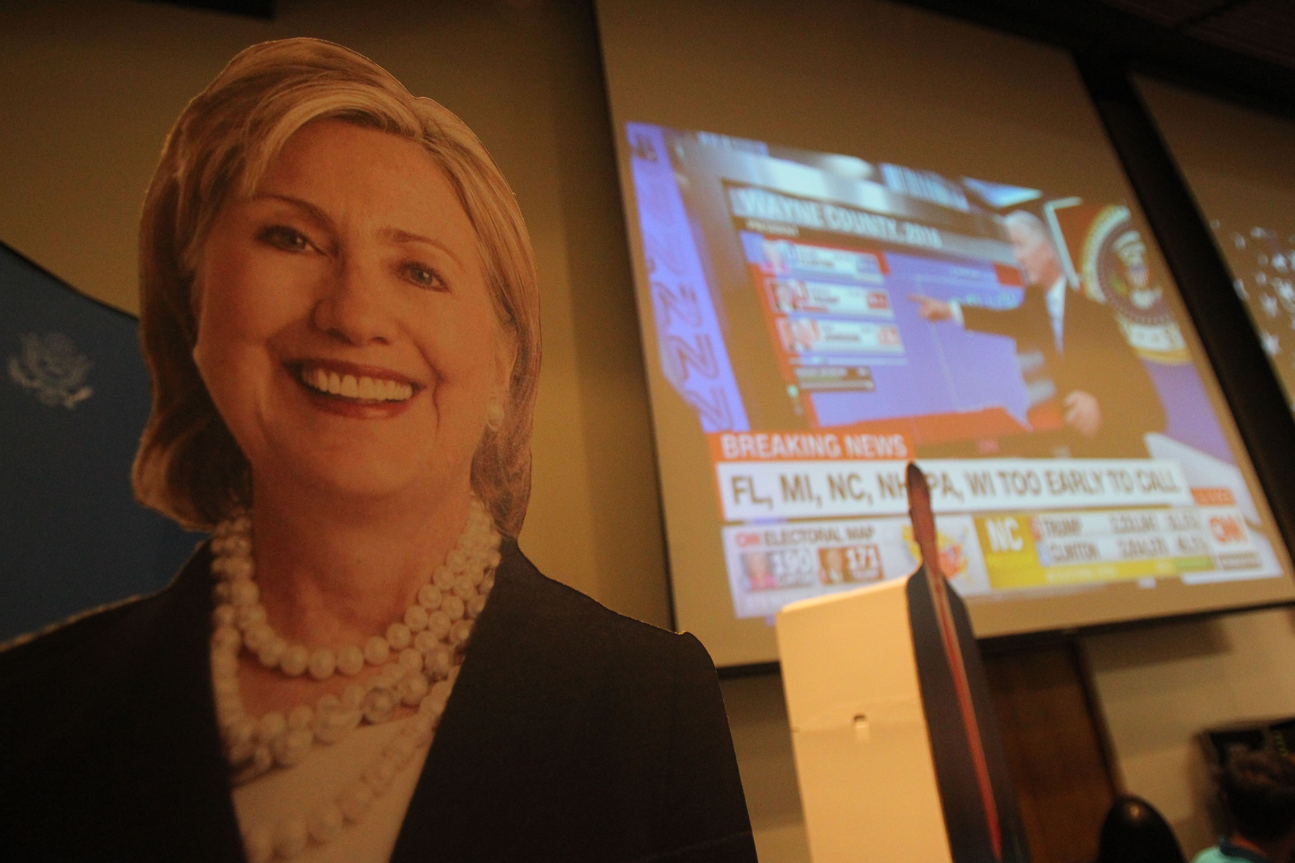 Hầu hết những người đến tham dự là cử tri Mỹ ủng hộ bà Clinton