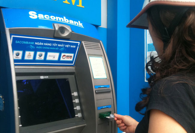 Thêm một chủ thẻ ATM “bỗng dưng” mất tiền