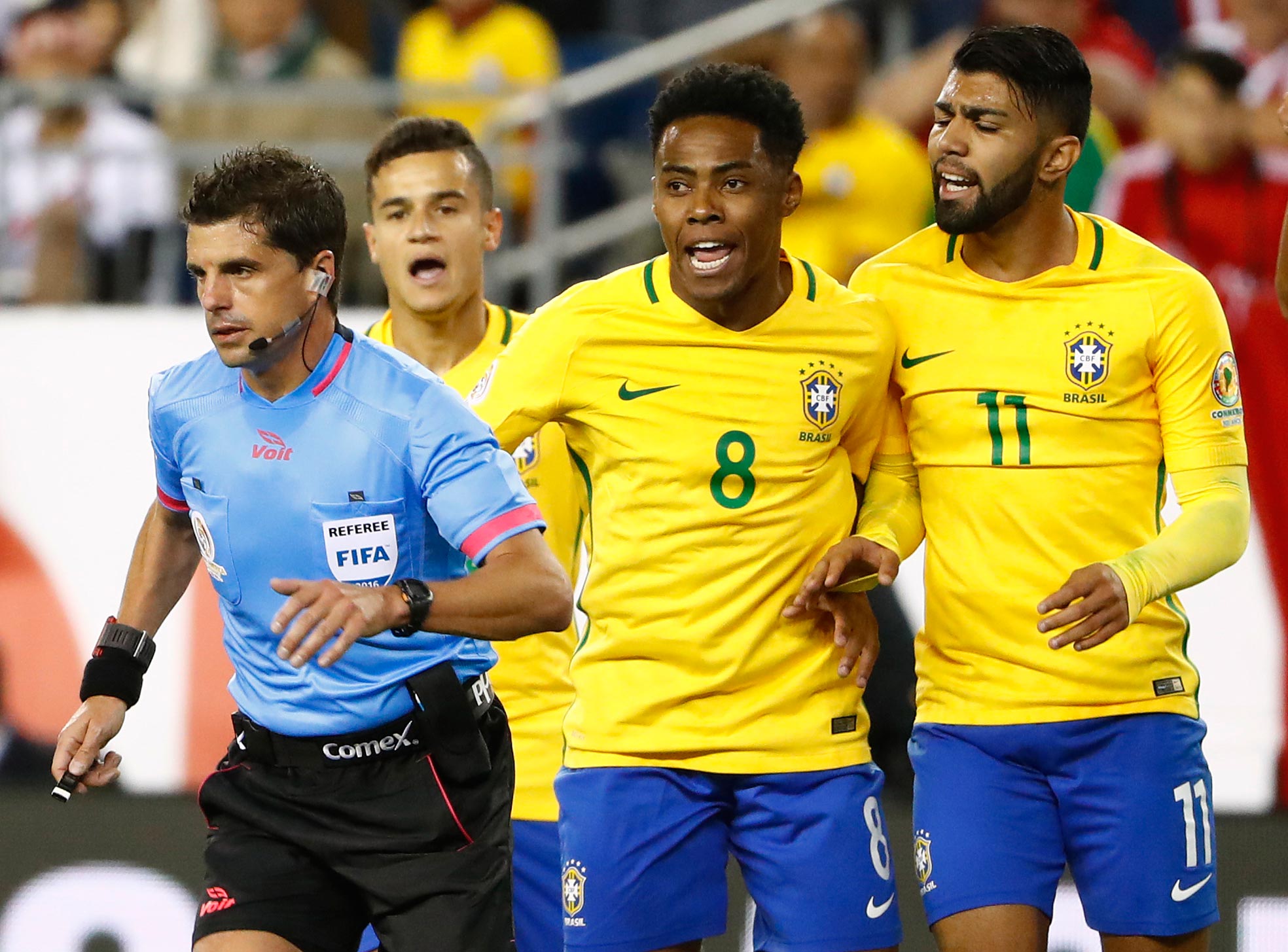 Brazil tức tưởi rời Copa America