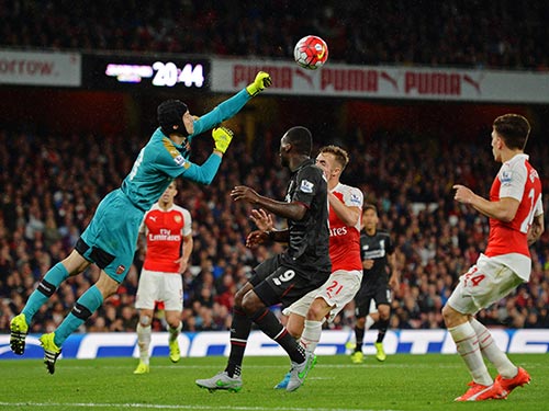 Arsenal mơ hat-trick ở Anfield