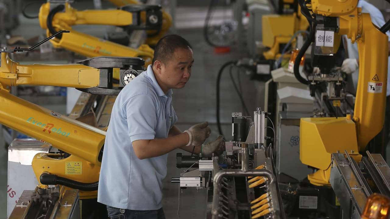 Bi kịch “người hóa máy”