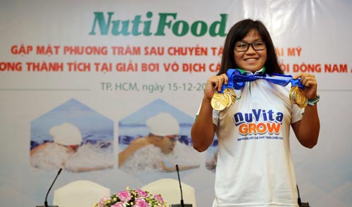 Phương Trâm được thưởng nóng sau Giải Bơi Đông Nam Á