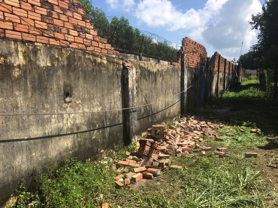 Phá tường vượt trại