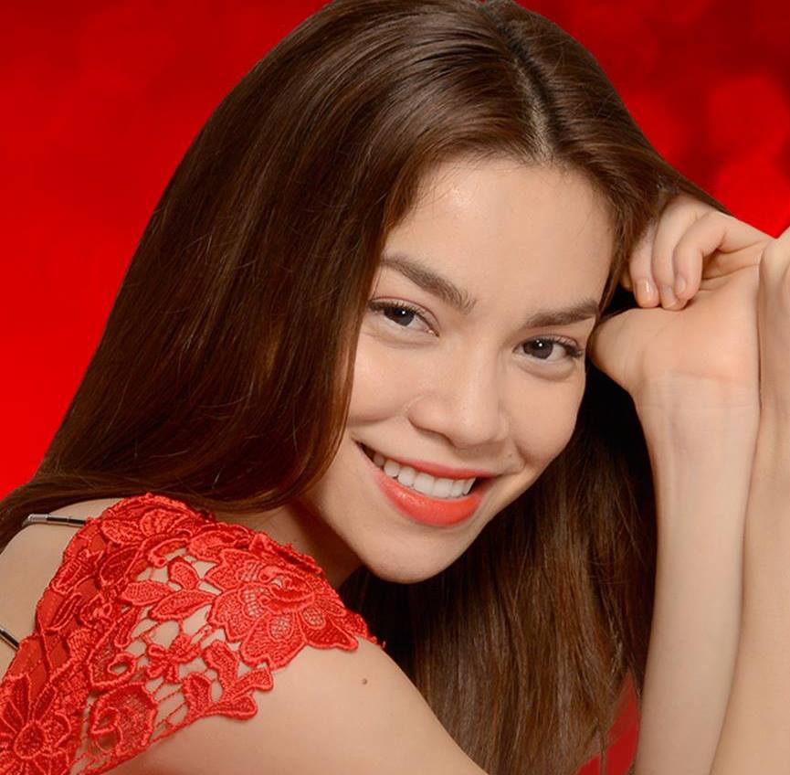 Hồ Ngọc H&agrave; hủy s&ocirc;, k&ecirc;u gọi mọi người c&ugrave;ng dang tay gi&uacute;p đỡ người d&acirc;n miền Trung