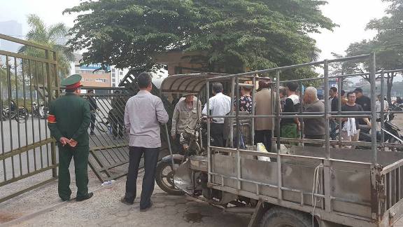 
Lực lượng chức năng cố gắng v&atilde;n hồi trật tự
