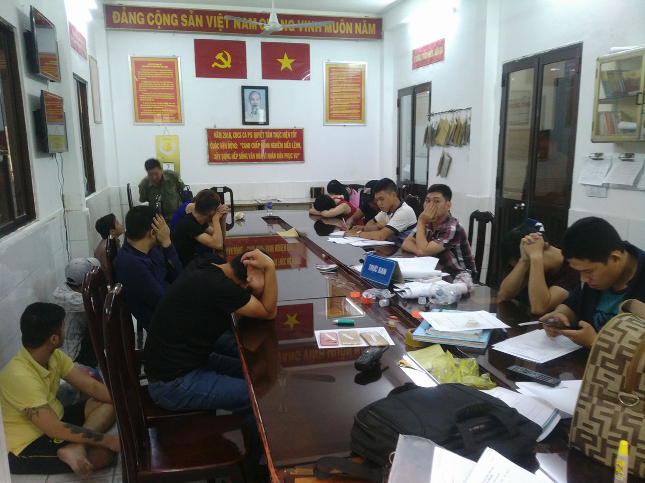 Vào khách sạn đọc mật khẩu để chơi ma túy