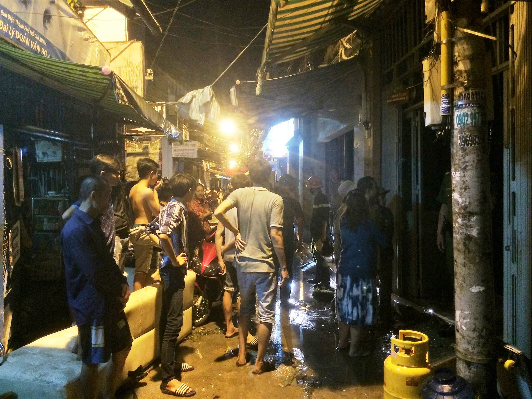 Cháy nhà ở Sài Gòn, con chết, cha bỏng nặng
