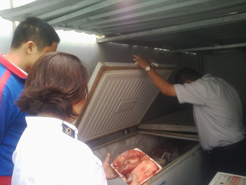 Trộn thịt heo với thịt đà điểu bán cho quán nhậu