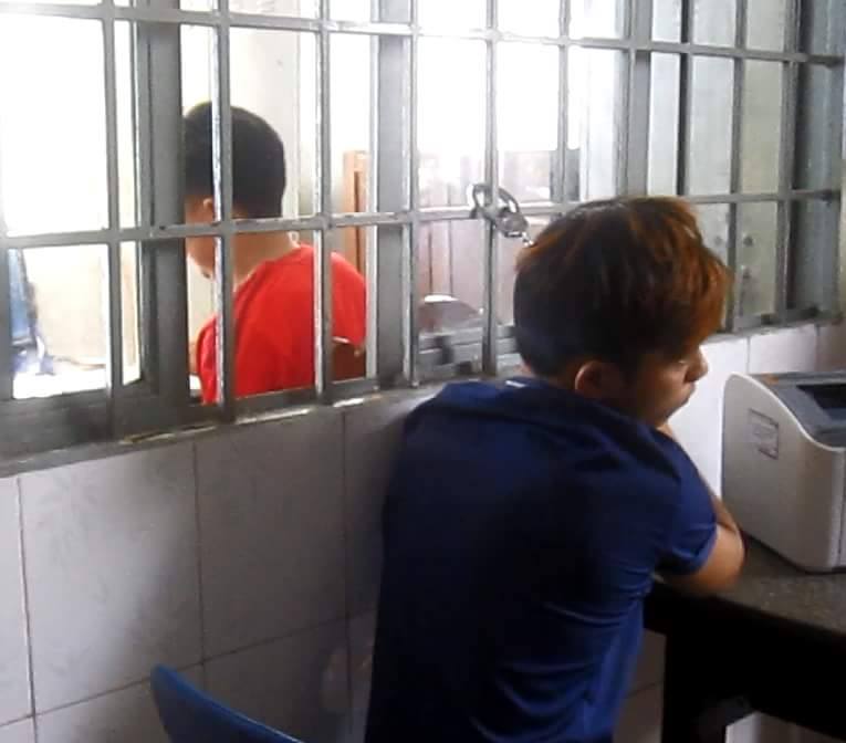 Đi nhờ, giả vấp ổ gà rồi cướp xe