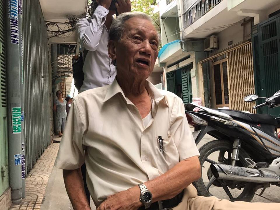 Ông Lê Phùng Hiệp (75 tuổi), nhà ở đối diện căn nhà cháy kể lại vụ việc