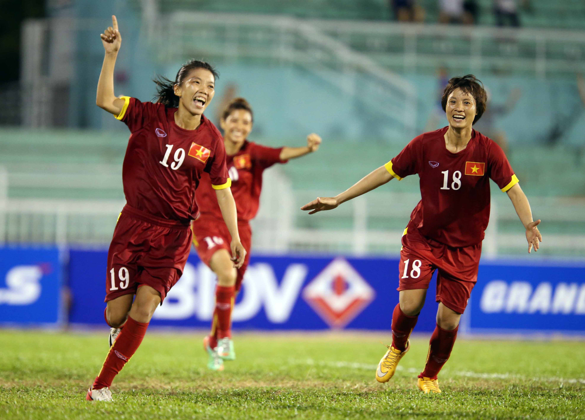 Huỳnh Như ghi bàn danh dự, tuyển nữ Việt Nam lỡ hẹn Olympic 2020