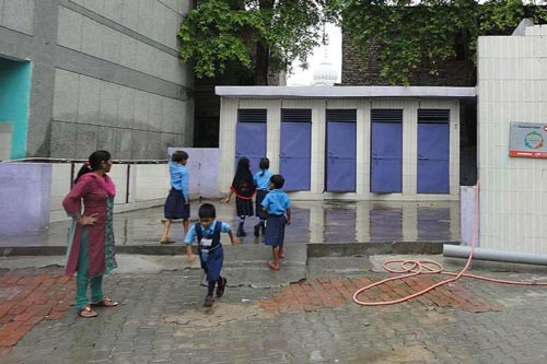 Thủ tướng Ấn Độ khoe thành tích về nhà vệ sinh