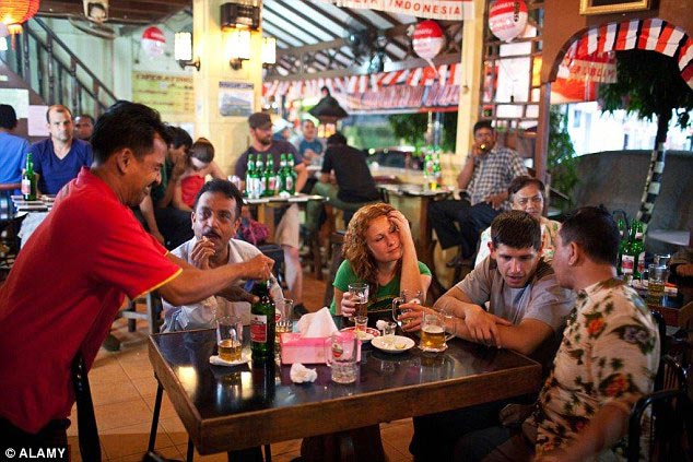 Indonesia định cấm rượu bia trên toàn quốc