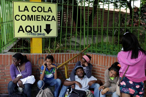 Venezuela “chảy máu” toàn diện