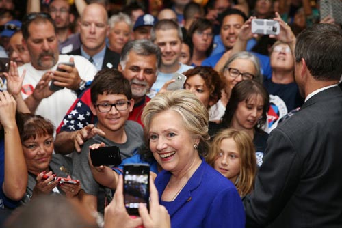 Hai cựu tổng thống Bush bỏ phiếu cho bà Clinton?