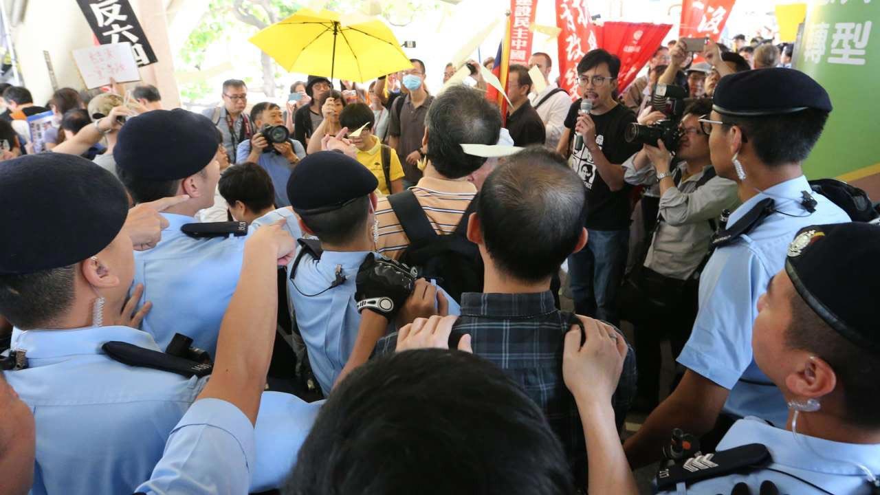 Trung Quốc khoét sâu chia rẽ với Hồng Kông