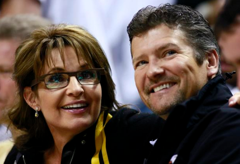 Cựu ứng viên phó tổng thống của đảng Cộng hòa Sarah Palin và chồng Todd. Ảnh: CBS NEWS