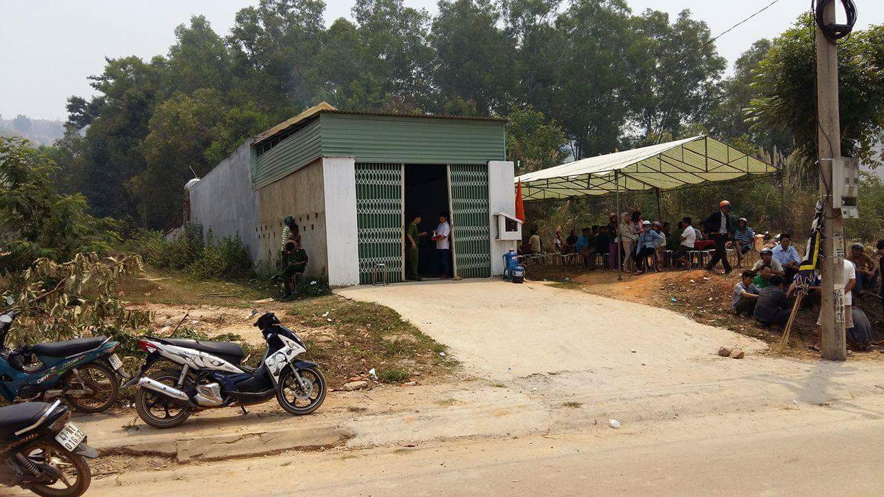 Một phụ nữ bị bắn chết trước sân nhà