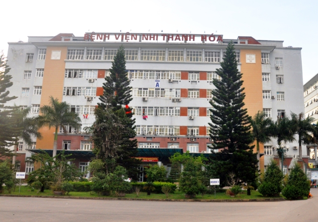 Đi chăm con, ông bố chết bốc mùi trong bệnh viện