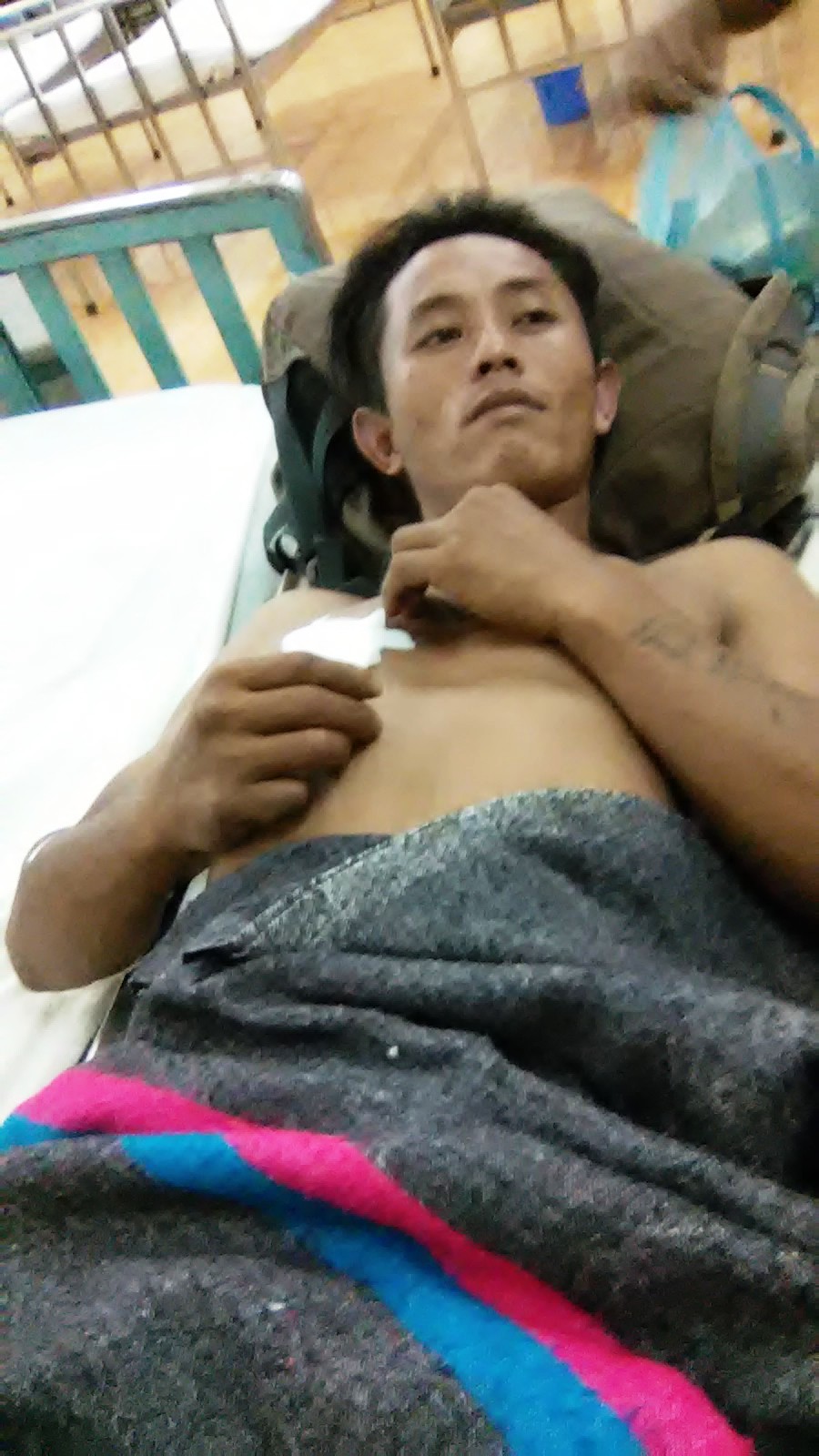 Anh K Dem (30 tuổi) đang điều trị tại Bệnh viện Đa khoa II, TP Bảo Lộc, Lâm Đồng.