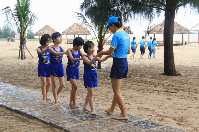 
Xuống biển n&agrave;o!
