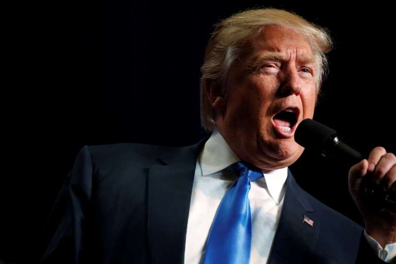 Ông Trump tại một cuộc tuần hành hôm 17-10. Ảnh: REUTERS
