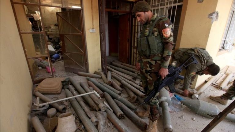 IS bắn chết 40 dân thường ở Mosul, treo xác lên cột điện