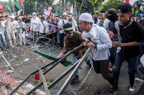 Indonesia sắp biểu tình lớn, người gốc Hoa lo sợ