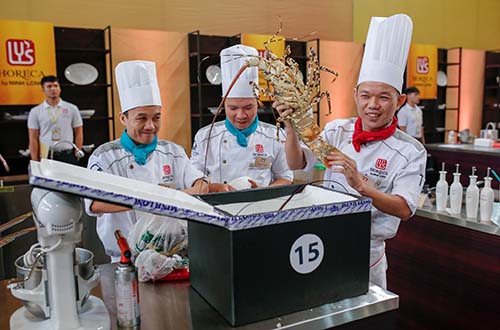 Các đội nhận “ hộp đen” nguyên liệu