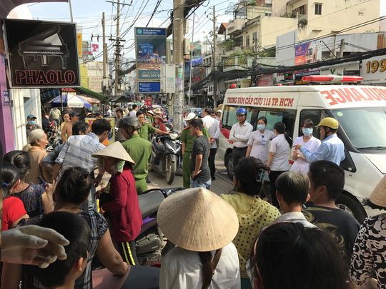 Người đàn ông gục chết bên đường Cách Mạng Tháng Tám