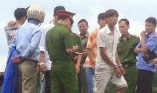 3 thanh niên thay nhau hãm hiếp bạn gái