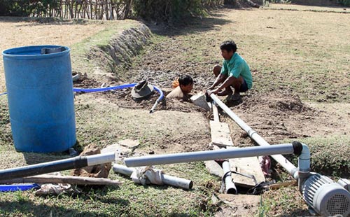 Cấp nước uống khẩn cấp cho dân vùng hạn khốc liệt