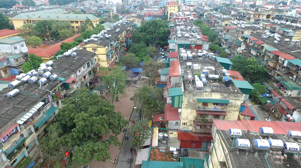 Mối họa "bom nước" trên đầu người dân ở chung cư cũ
