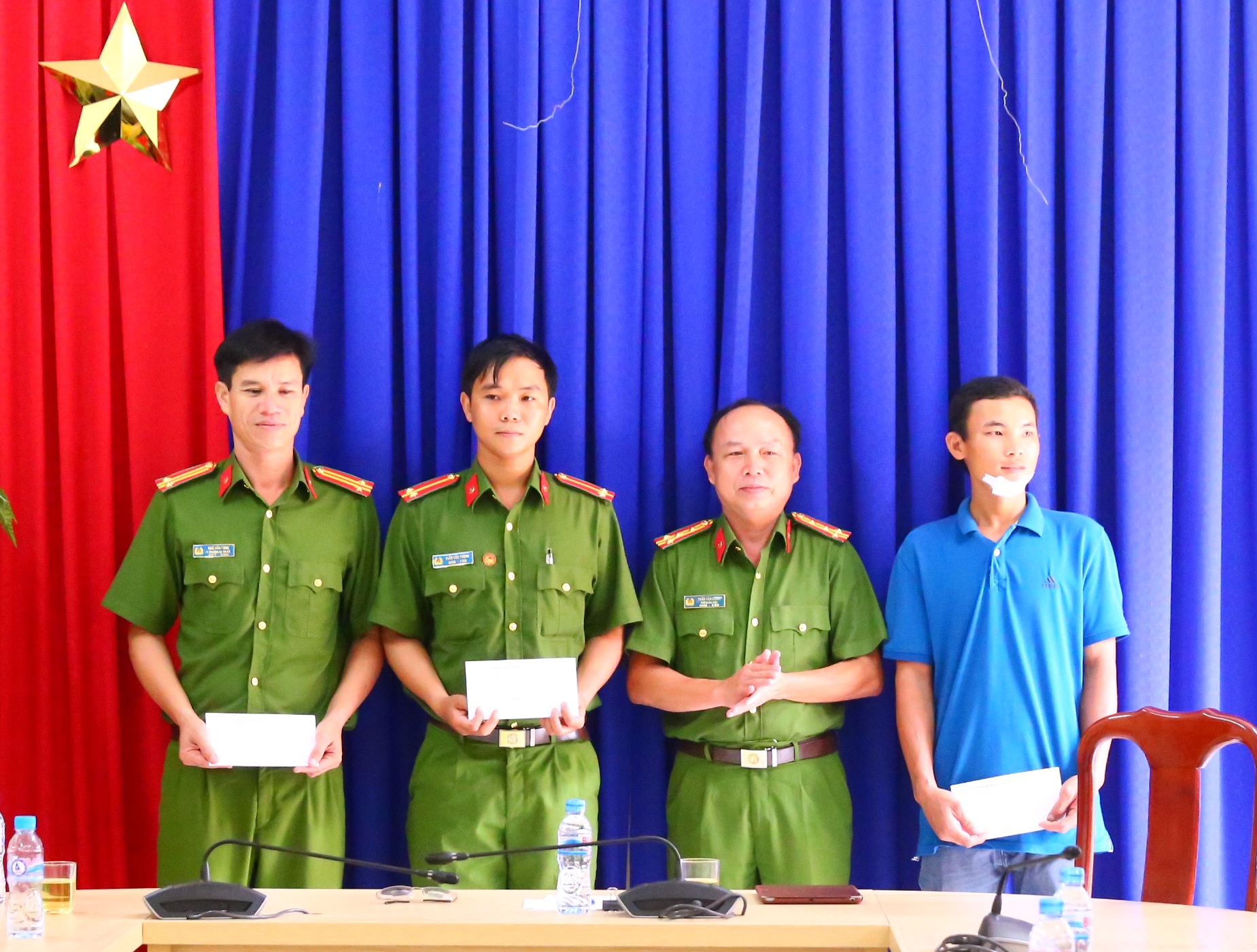 Thưởng nóng vụ bắt cặp tình nhân đi cướp, đâm công an