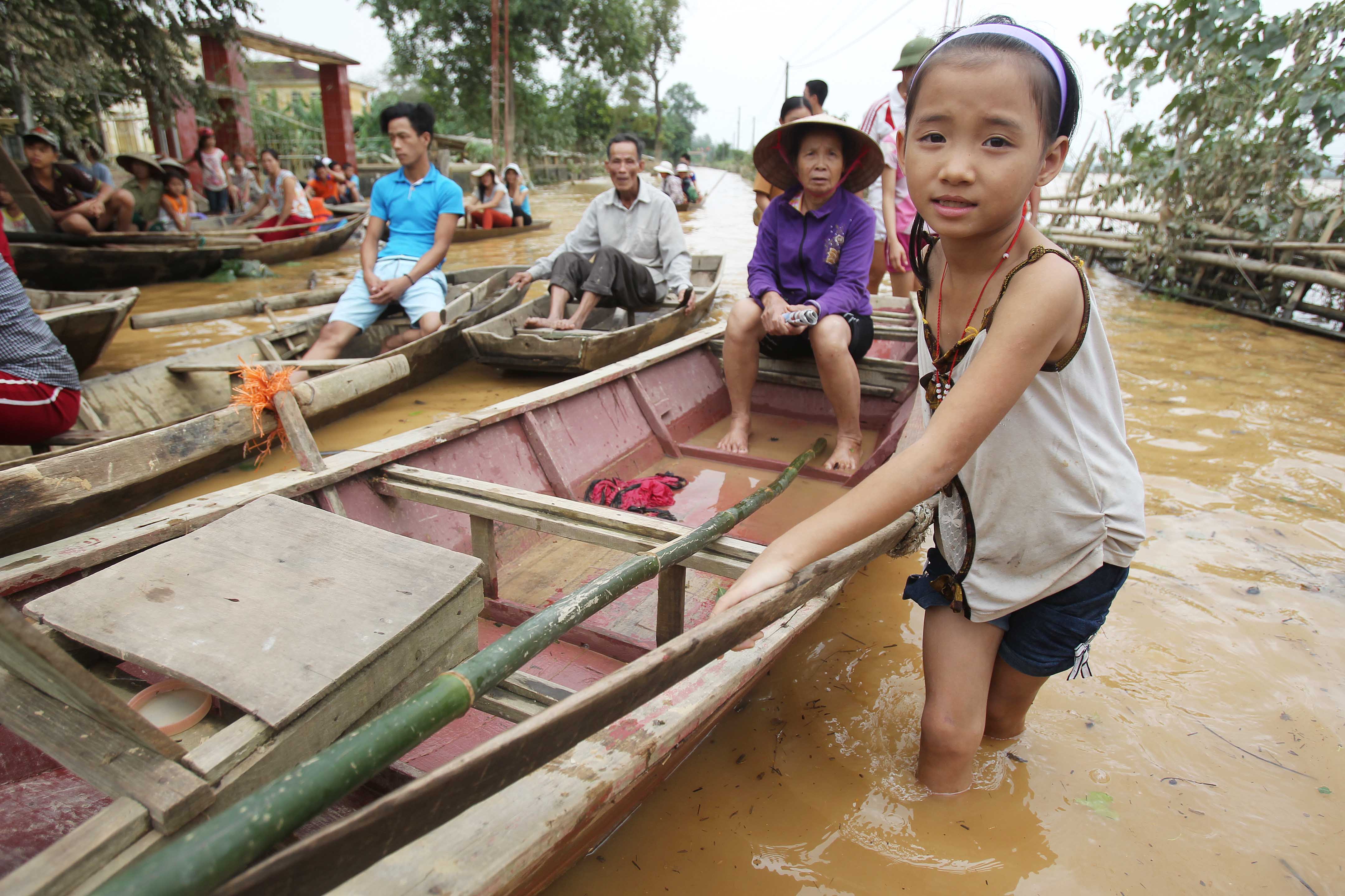 Cận cảnh hoang tàn trong “rốn lũ” Hương Khê