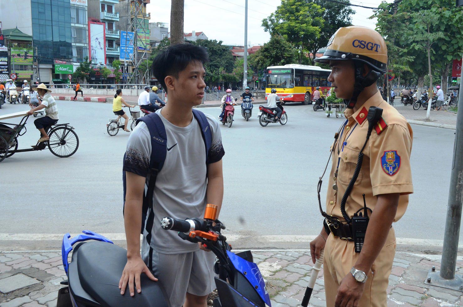 Nhiều nơi chưa xử phạt người đi xe máy điện vi phạm