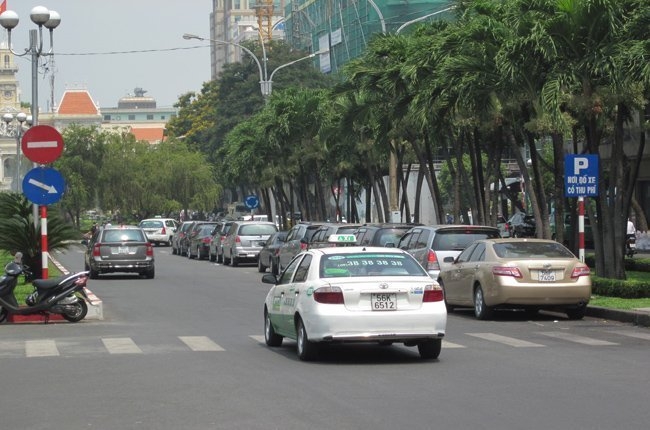 
Đậu xe c&oacute; thu ph&iacute;, gửi xe cũng mất ph&iacute;...
