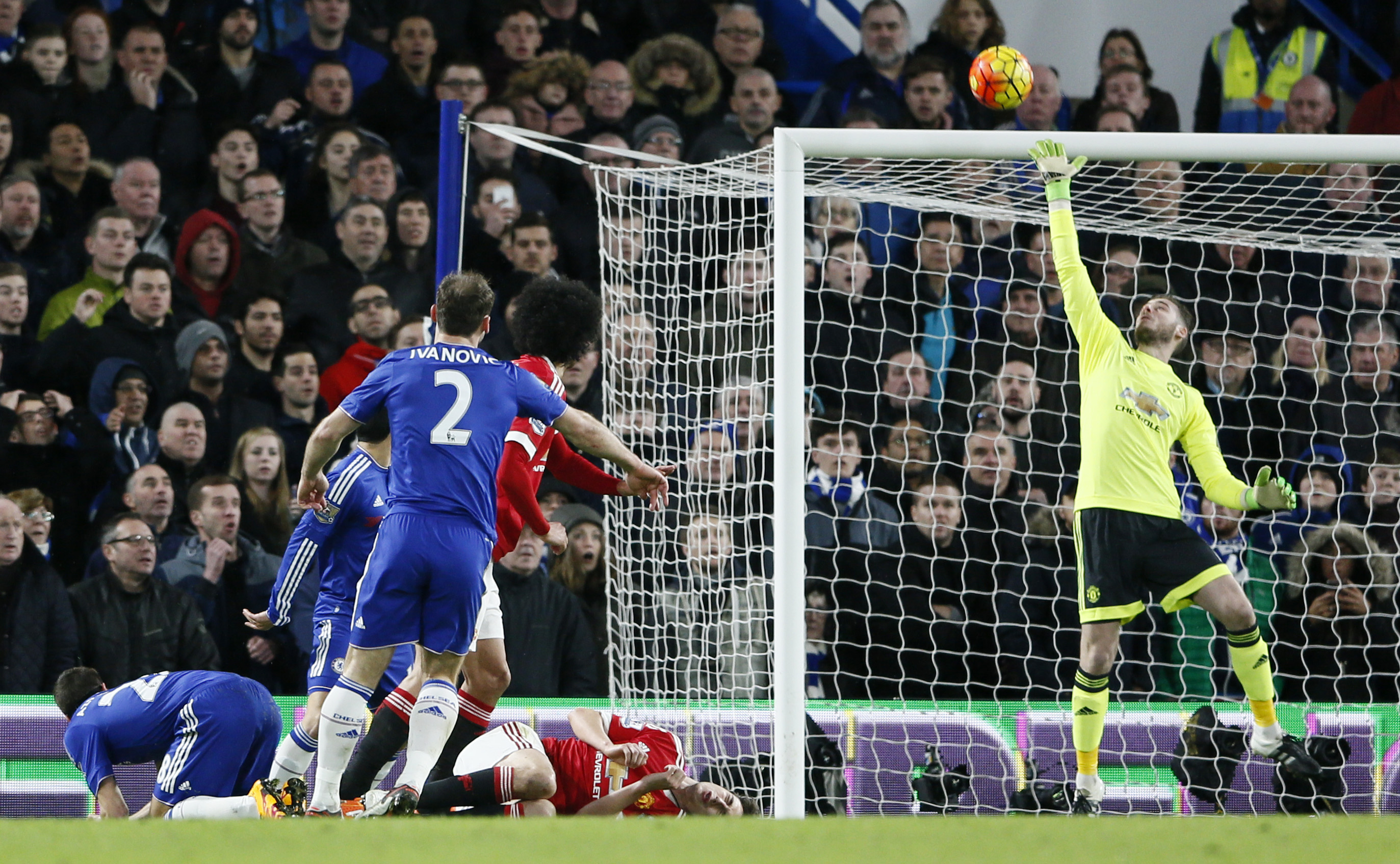Diego Costa ngăn M.U áp sát tốp 4