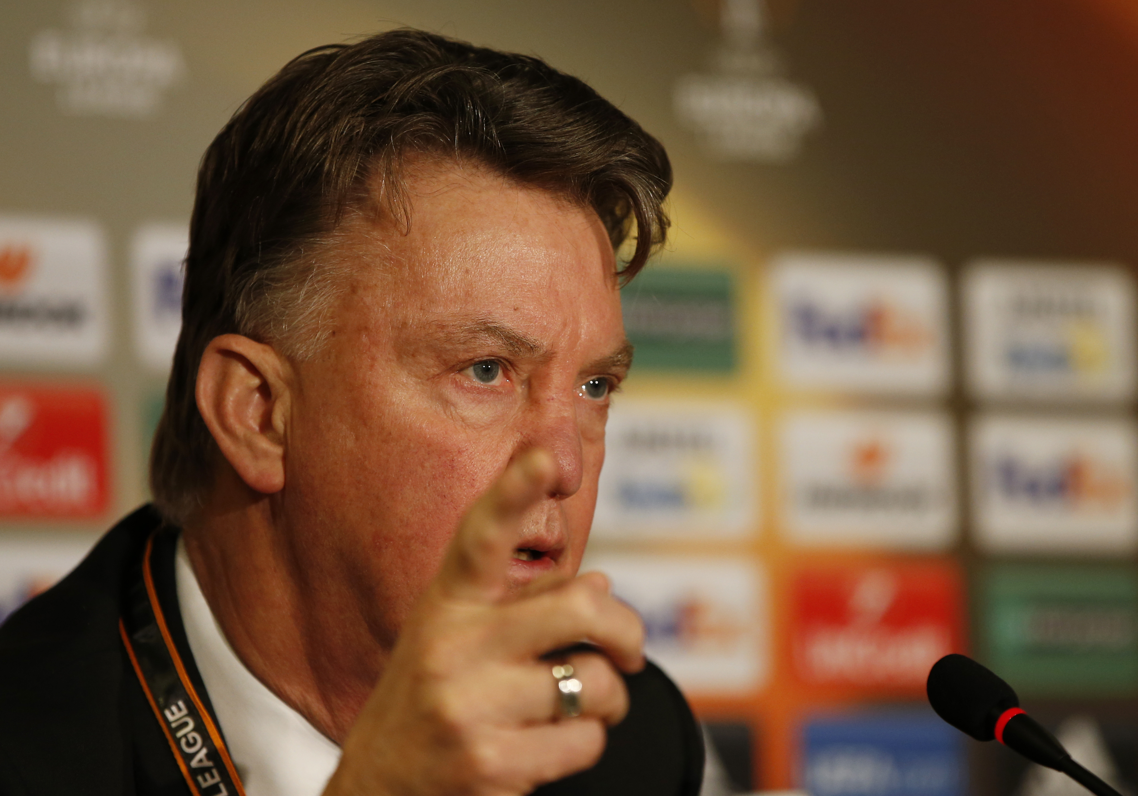 M.U thua sốc, Van Gaal bào chữa bằng định luật khoa học