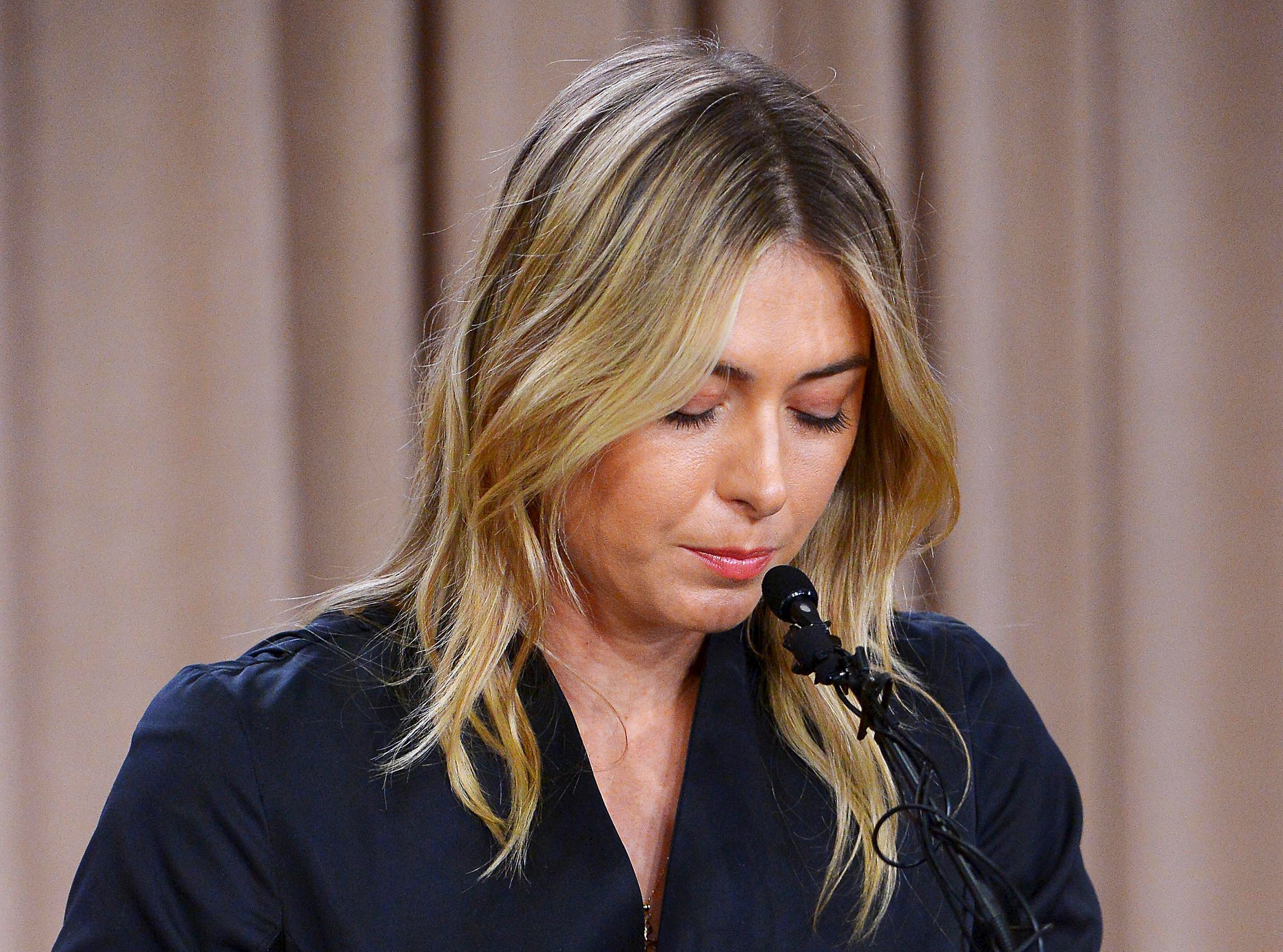 Sử dụng doping, Sharapova bị cấm thi đấu 1 năm