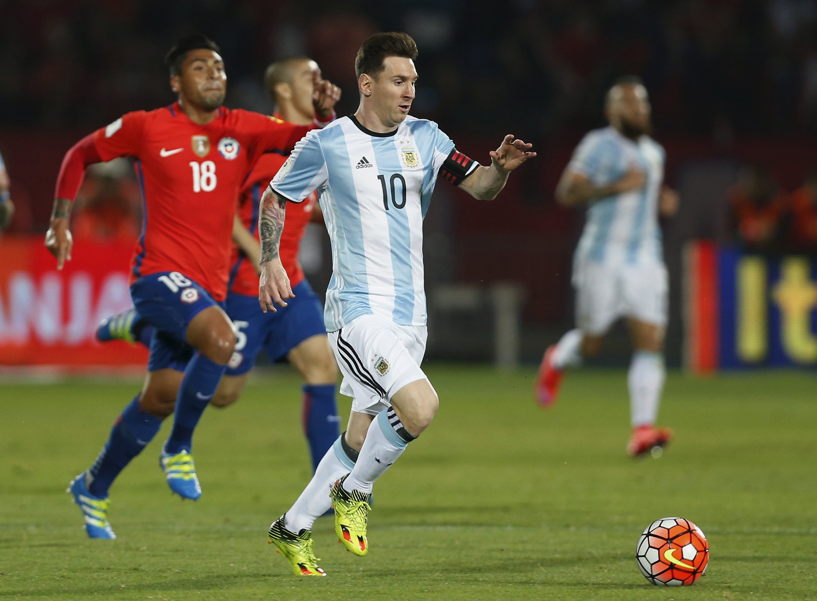 Argentina thắng Chile trong ngày Messi trở lại