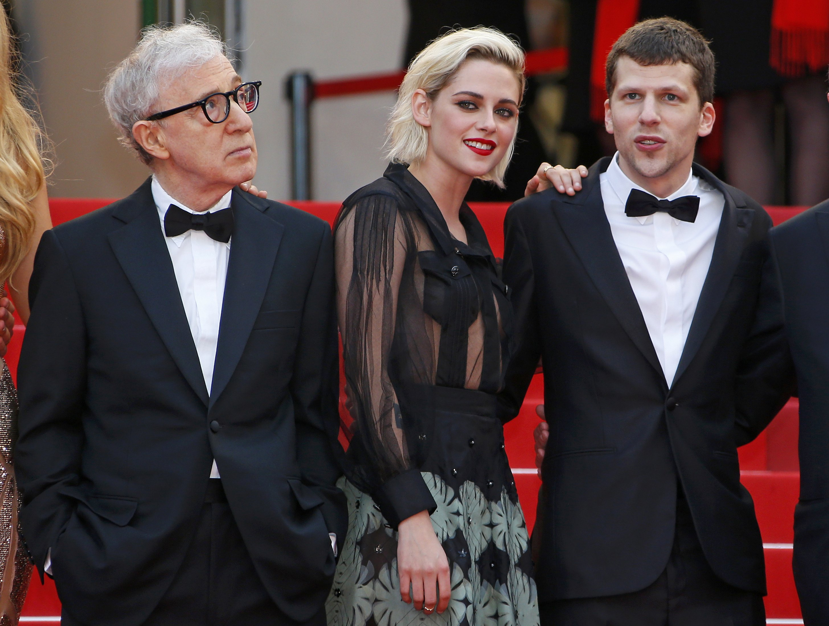 Kristen Stewart diện áo xuyên thấu tại Cannes