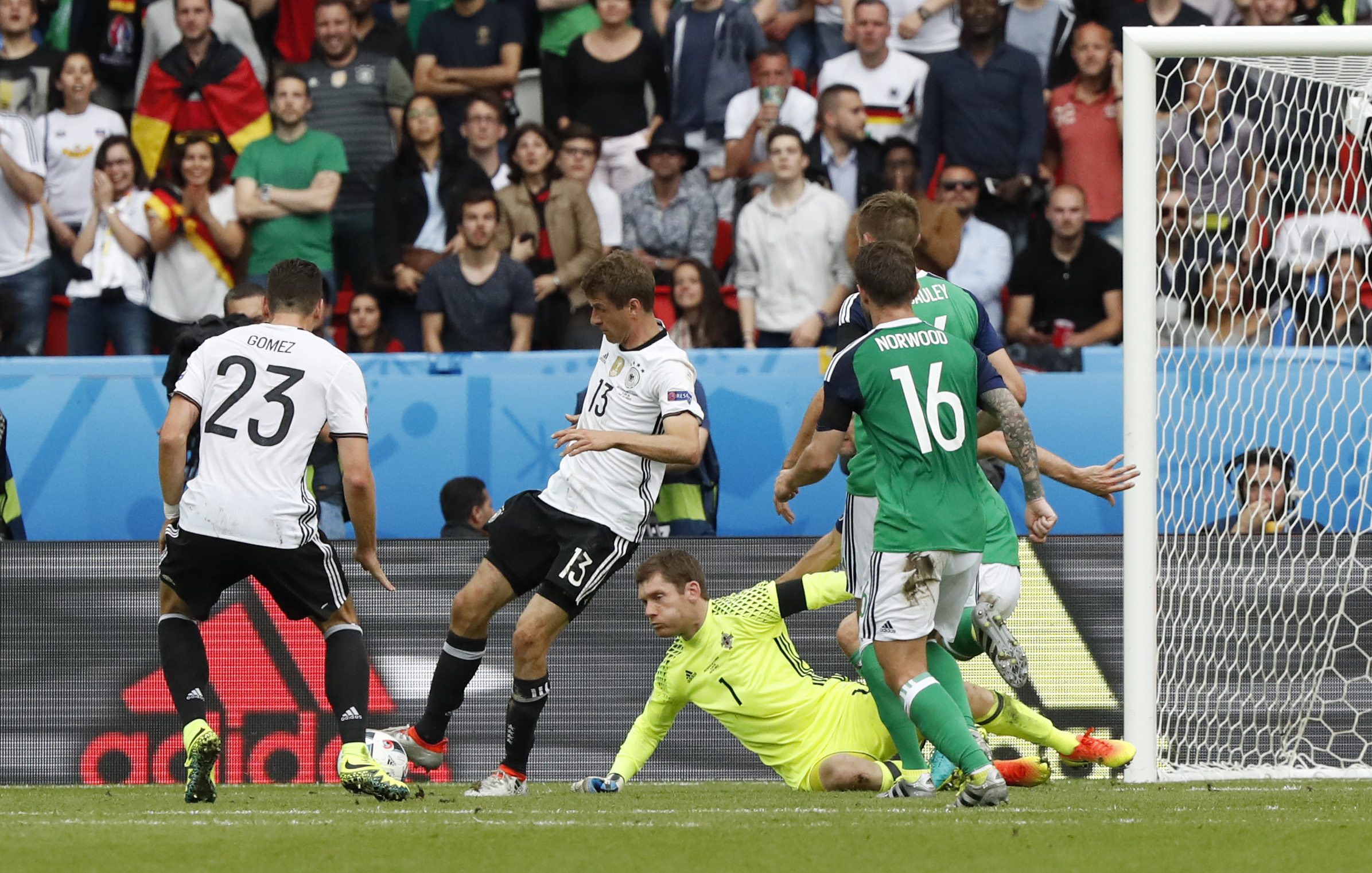 Đức-Bắc Ireland 1-0: Muller vẫn tịt ngòi