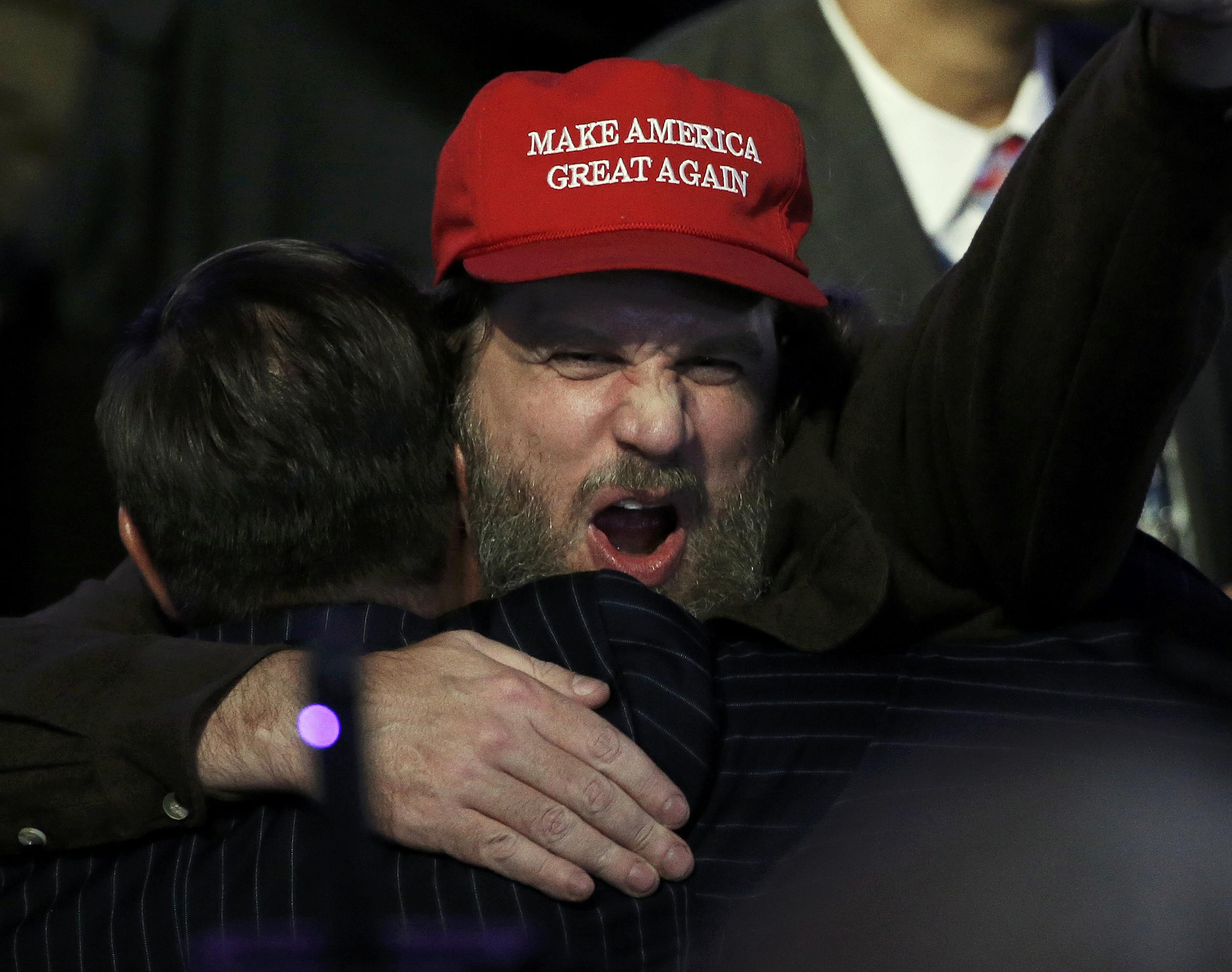 Một người ủng hộ &ocirc;ng Trump mừng ra mặt. Ảnh: Reuters