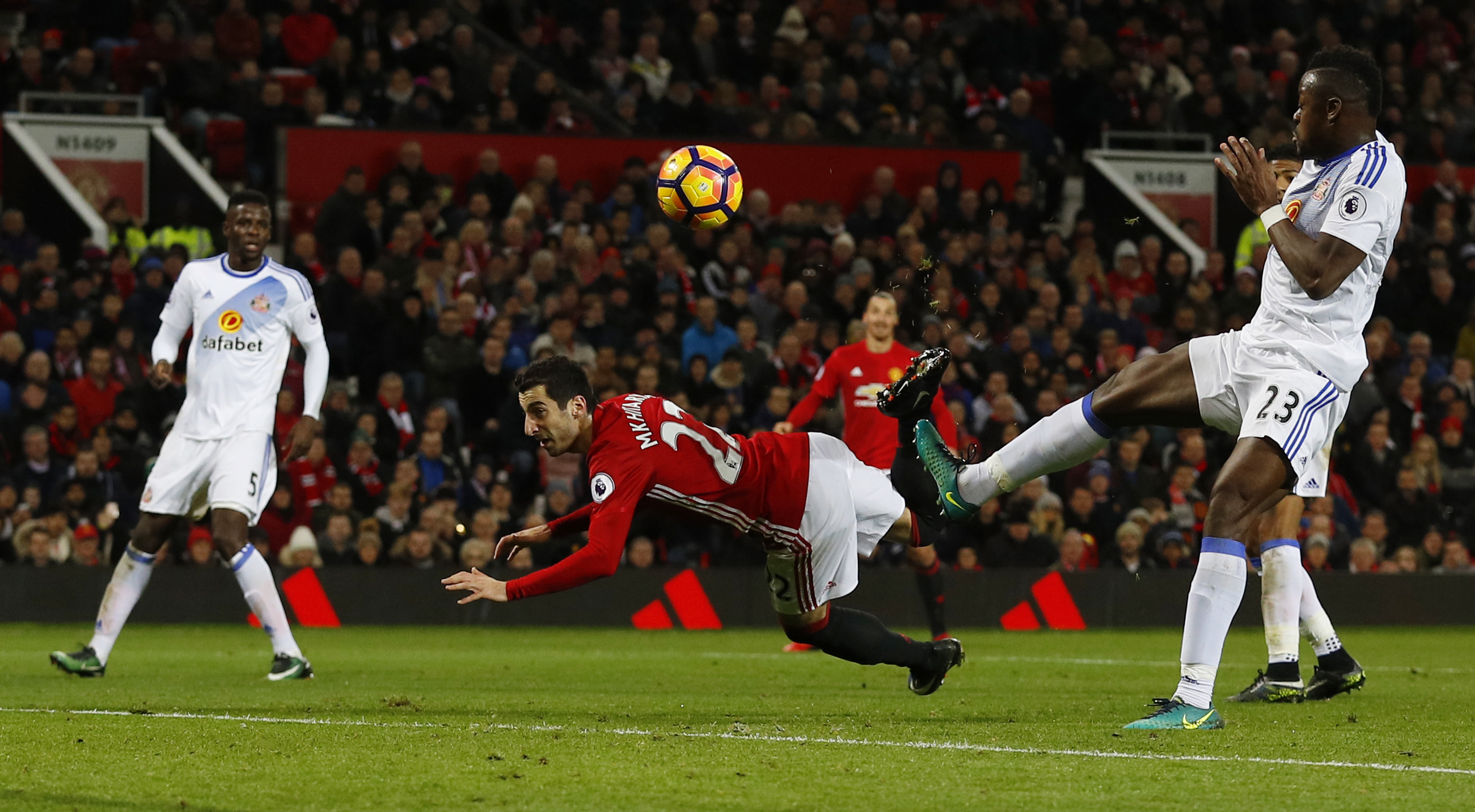 Video: M.U làm lu mờ Chelsea, Arsenal