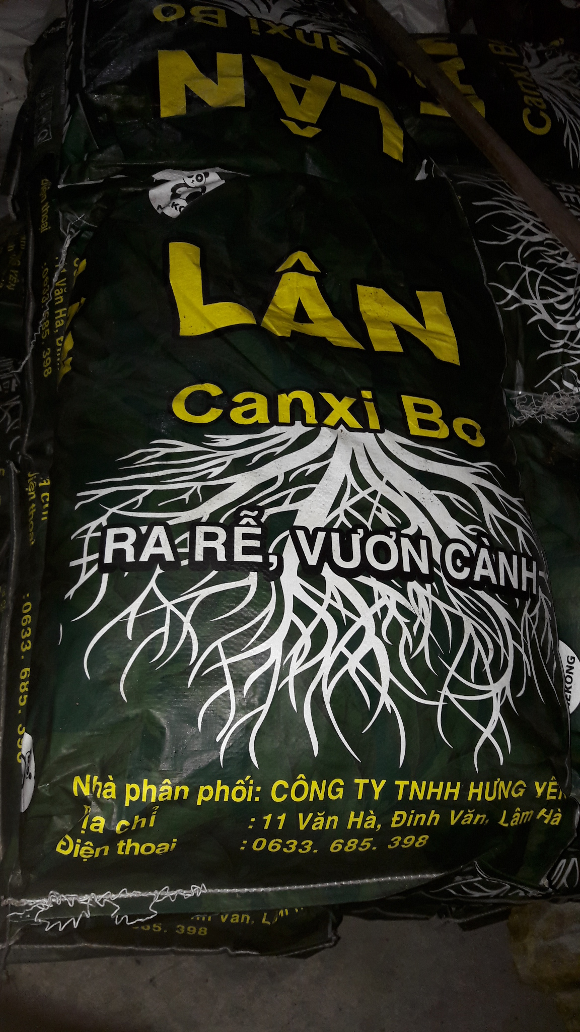 Sau khi đấu trộn sẽ phân sẽ được đóng bao theo các nhãn hiệu trong nước.